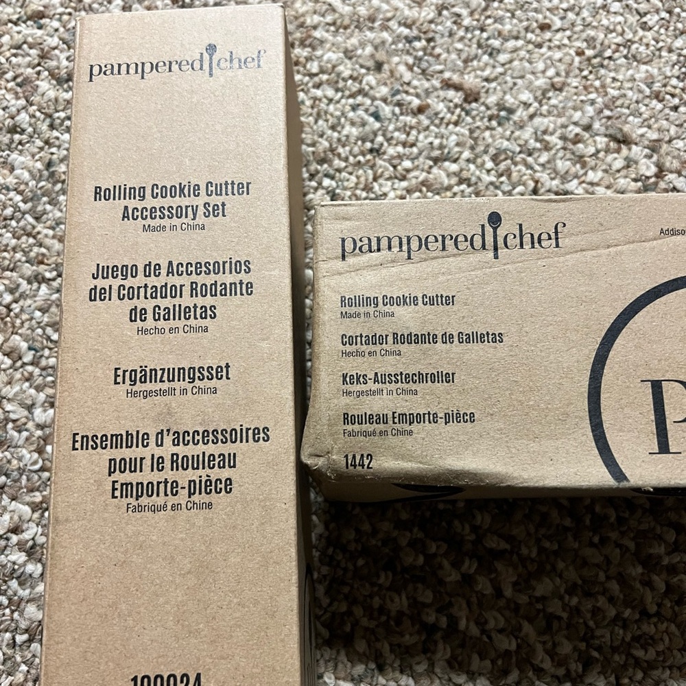 Pampered Chef Rolling Cookie Cutter & Accessory set